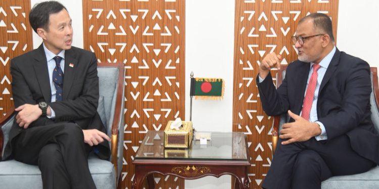 বাণিজ্য উপদেষ্টার সঙ্গে সিঙ্গাপুরের হাইকমিশনারের বৈঠক