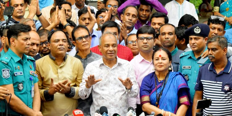 এবারের দুর্গাপূজা গতবারের চেয়েও উৎসবমুখর পরিবেশে অনুষ্ঠিত হবে- স্বরাষ্ট্র উপদেষ্টা