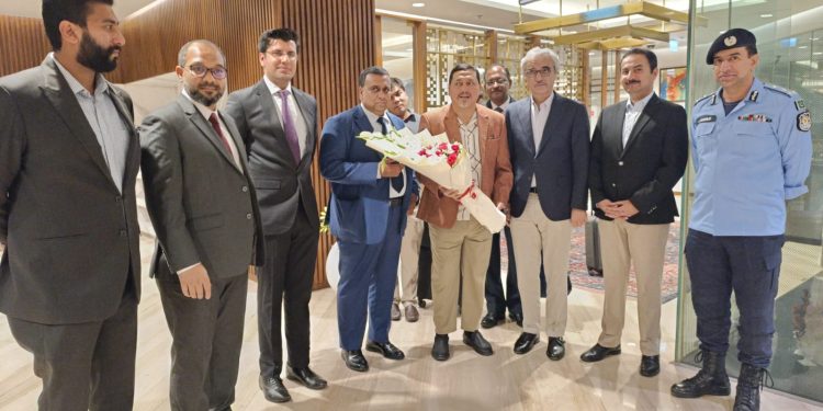 নয় দিনের সরকারি সফরে পাকিস্তান গেলেন স্বরাষ্ট্র সচিব