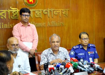 দুর্গাপূজা উপলক্ষ্যে আগামী ২৪ সেপ্টেম্বর থেকে আইনশৃঙ্খলা বাহিনী মাঠে থাকবে- স্বরাষ্ট্র উপদেষ্টা