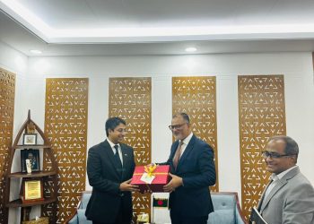 বাণিজ্য উপদেষ্টার সাথে পাকিস্তানের প্রধানমন্ত্রীর বাণিজ্য বিষয়ক কোঅর্ডিনেটরের সাক্ষাৎ