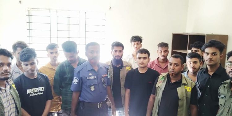 গাজীপুর সাফারি পার্কে গভীর রাতে অবৈধ অনুপ্রবেশ, ১১ যুবককে থানায় সোপর্দ