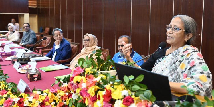 জলাতঙ্ক রোগ নিয়ে আতঙ্কিত না হয়ে সচেতনতা বাড়াতে হবে-মৎস্য ও প্রাণিসম্পদ উপদেষ্টা