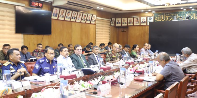 দুর্গাপূজায় এবার মণ্ডপের পাশাপাশি আইনশৃঙ্খলা বাহিনীর সদস্য সংখ্যা বেড়েছে- স্বরাষ্ট্র উপদেষ্টা