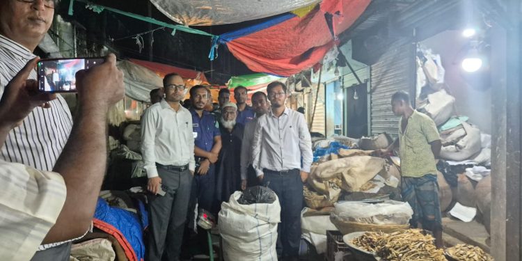 অবৈধ পলিথিন ও বায়ুদূষণের বিরুদ্ধে সারাদেশে পরিবেশ অধিদপ্তরের অভিযানে জরিমানা ও জব্দকরণ