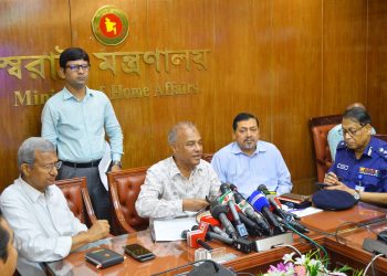 পূজামণ্ডপে অসুরের মুখে দাড়ির চক্রান্তের পেছনে ফ্যাসিস্ট দোসরদের মদদ রয়েছে- স্বরাষ্ট্র উপদেষ্টা