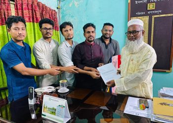 যাতায়াত ভোগান্তি কমাতে প্রতি ঘন্টায় বাসের দাবি ইবি শিক্ষার্থীদের