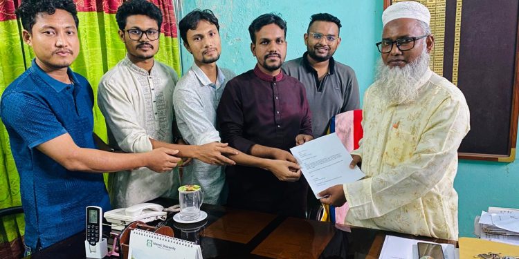 যাতায়াত ভোগান্তি কমাতে প্রতি ঘন্টায় বাসের দাবি ইবি শিক্ষার্থীদের