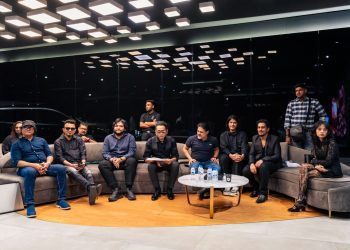 অর্থহীনের ‘সিক্রেট লিসেনিং পার্টি’ প্রচারণার এক নতুন দিগন্ত