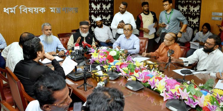 হজের অব্যয়িত ৩৭ কোটি ৯৪ লক্ষ টাকা ফেরত পেলো ৯৯০টি হজ এজেন্সি-প্রেস ব্রিফিংয়ে ধর্ম উপদেষ্টা