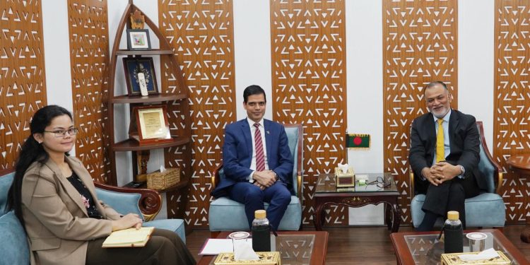 বাণিজ্য উপদেষ্টার সাথে নেপালের রাষ্ট্রদূত এর বৈঠক