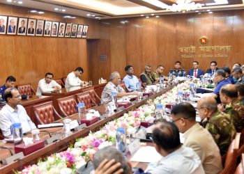 প্রবাসী শ্রমিকদের জন্য পাসপোর্ট ফি কমানো হবে- স্বরাষ্ট্র উপদেষ্টা