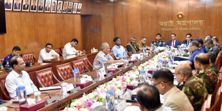 প্রবাসী শ্রমিকদের জন্য পাসপোর্ট ফি কমানো হবে- স্বরাষ্ট্র উপদেষ্টা