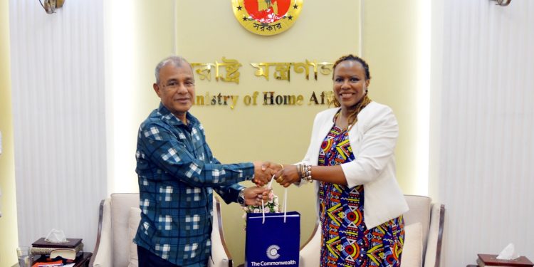 স্বরাষ্ট্র উপদেষ্টার সঙ্গে কমনওয়েলথ ইএসএস (ESS) প্রতিনিধিদলের সাক্ষাৎ
