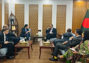 বাণিজ্য উপদেষ্টার সাথে পাকিস্তানের পেট্রোলিয়াম মন্ত্রীর বৈঠক