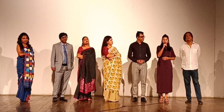 বাংলাদেশ শিল্পকলা একাডেমিতে স্বল্পদৈর্ঘ্য চলচ্চিত্র ‘ঝরা পাতার চিঠি’-এর প্রিমিয়ার শো অনুষ্ঠিত হয়েছে