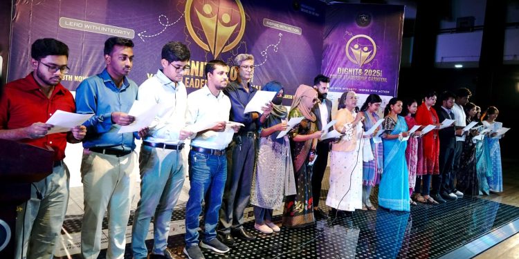 ২৪ এর অভ্যুত্থানের কষ্টের মাঝে, তরুণদের ক্ষতবিক্ষত চেহারার মাঝে আমি দেখতে পাই নতুন নেতৃত্বের জন্ম-উপদেষ্টা শারমিন এস মুরশিদ