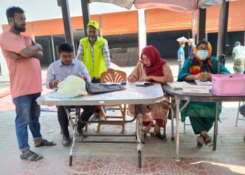 নিষিদ্ধ পলিথিন নিয়ন্ত্রণে অভিযান: ৫ লক্ষ টাকা জরিমানা ও ৩ হাজার কেজি পলিথিন জব্দ