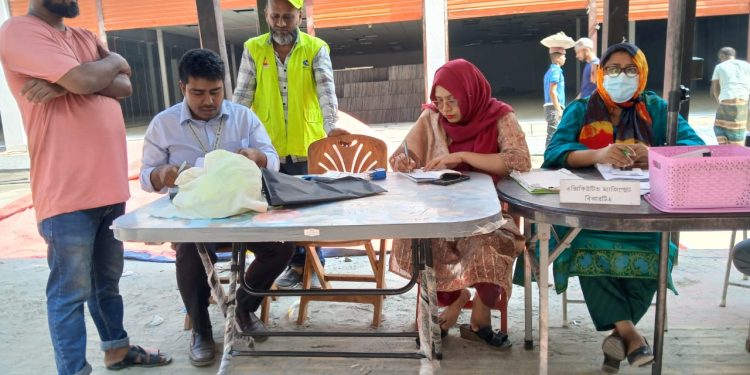 নিষিদ্ধ পলিথিন নিয়ন্ত্রণে অভিযান: ৫ লক্ষ টাকা জরিমানা ও ৩ হাজার কেজি পলিথিন জব্দ