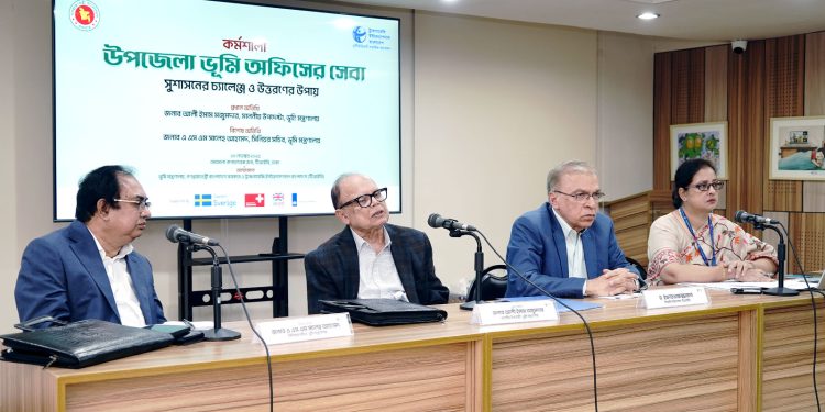 দ্রুত সেবার ক্ষেত্রে সবার আগে জনগণ:ভূমি উপদেষ্টা