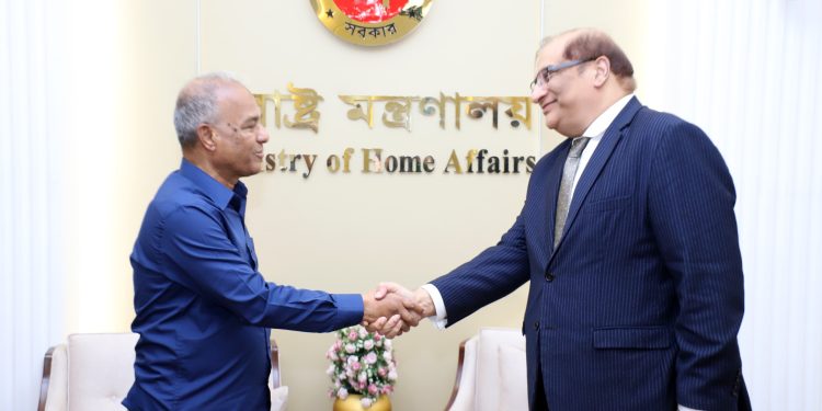 বাংলাদেশ ও পাকিস্তান পুলিশ একাডেমির মধ্যে পারস্পরিক সহযোগিতা বৃদ্ধি করা হবে- স্বরাষ্ট্র উপদেষ্টা