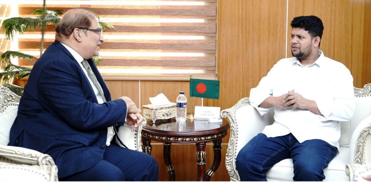 তথ্য ও সম্প্রচার উপদেষ্টার সঙ্গে পাকিস্তানের হাইকমিশনারের সাক্ষাৎ