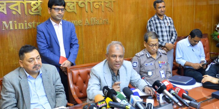 বাংলাদেশে কারো নিরাপত্তা নিয়ে শঙ্কা নেই- স্বরাষ্ট্র উপদেষ্টা