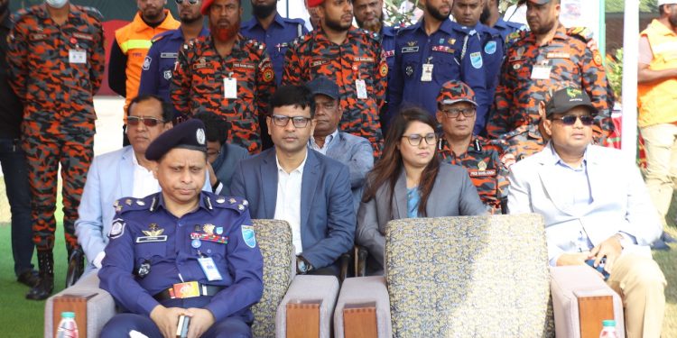 ফায়ার সার্ভিসের ভলান্টিয়ারদের সুযোগ-সুবিধা প্রদান ও প্রশিক্ষণের মান বৃদ্ধির চিন্তাভাবনা করছে সরকার- স্বরাষ্ট্র উপদেষ্টা