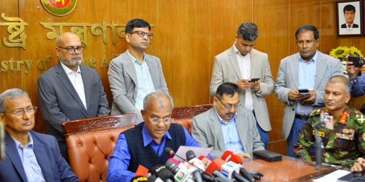 জাতীয় নির্বাচনে শান্তিপূর্ণ পরিবেশ নিশ্চিতকরণে অবিলম্বে ‘অপারেশন ডেভিল হান্ট ফেইজ-২’ চালু করা হবে- স্বরাষ্ট্র উপদেষ্টা