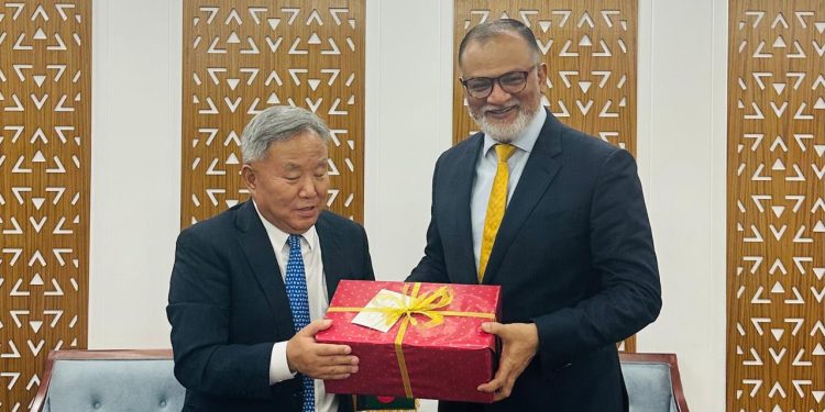 বাণিজ্য উপদেষ্টার সাথে দক্ষিণ কোরিয়ার রাষ্ট্রদূত এর বৈঠক
