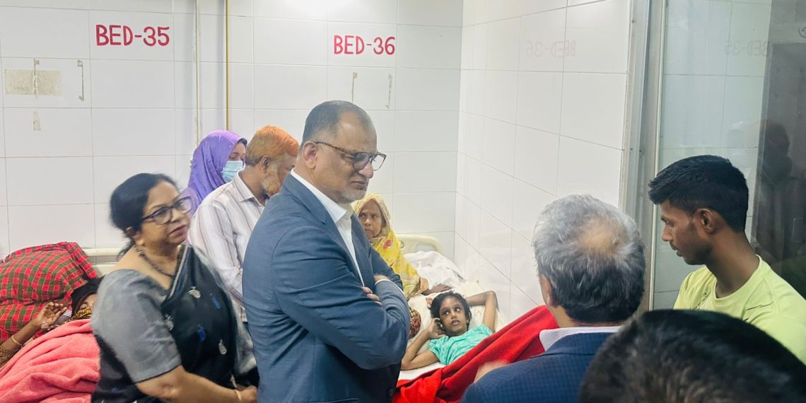 চিকিৎসাধীন মোহনাকে দেখতে হাসপাতালে বিমান উপদেষ্টা
