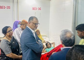 চিকিৎসাধীন মোহনাকে দেখতে হাসপাতালে বিমান উপদেষ্টা
