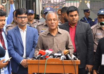 জাতীয় নির্বাচনে ভোট দিলেন স্বরাষ্ট্র উপদেষ্টা