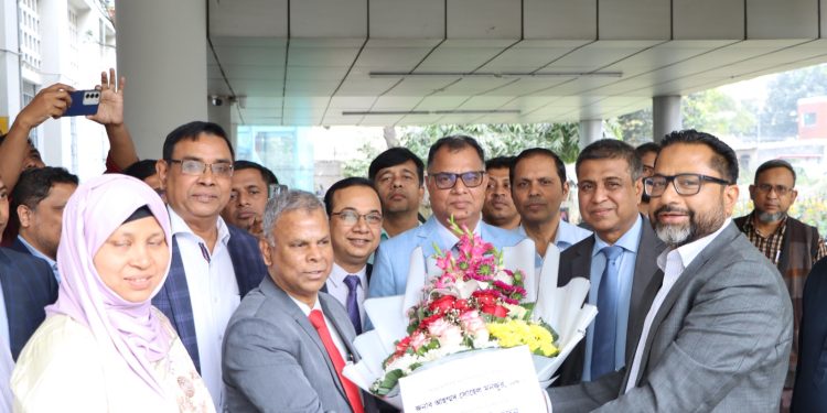 মন্ত্রণালয়ের কর্মকর্তাদের সাথে গৃহায়ন ও গণপূর্ত মন্ত্রী এবং প্রতিমন্ত্রীর মতবিনিময়