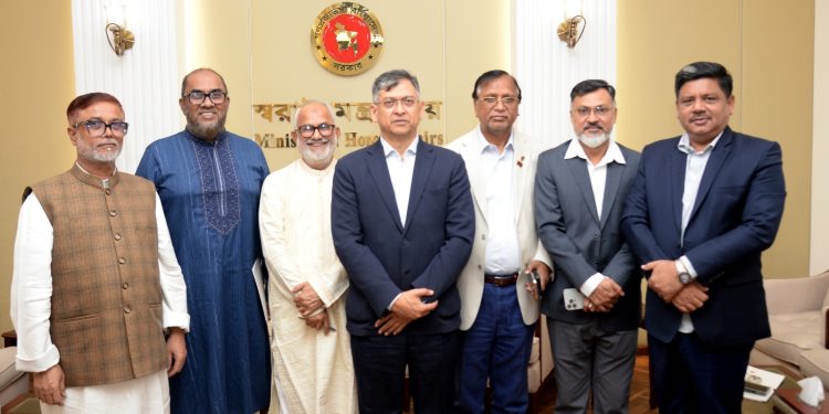 স্বরাষ্ট্রমন্ত্রীর সঙ্গে নবনিযুক্ত ছয় সিটি প্রশাসকের সৌজন্য সাক্ষাৎ