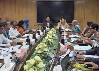 যাত্রীসেবার মান উন্নয়নে বিমানবন্দরে পরিচ্ছন্নতা জোরদারের নির্দেশ বিমানমন্ত্রীর