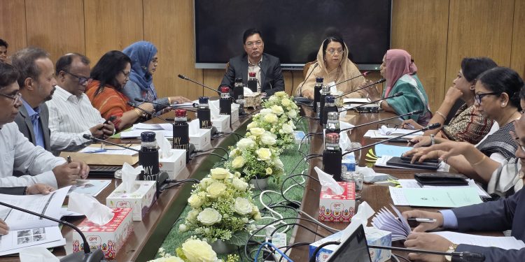 যাত্রীসেবার মান উন্নয়নে বিমানবন্দরে পরিচ্ছন্নতা জোরদারের নির্দেশ বিমানমন্ত্রীর