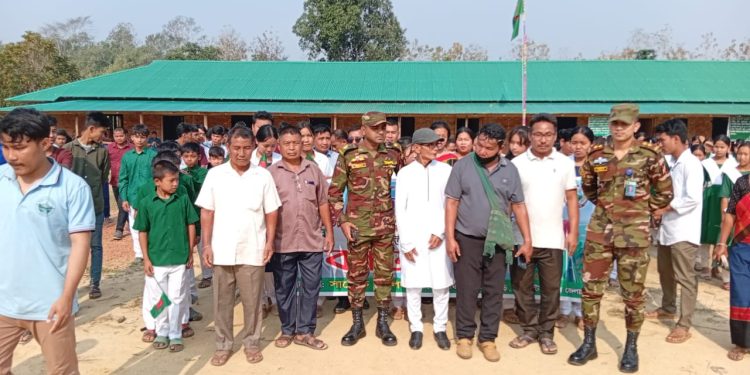 দূর্গম পাহাড়ে সাজেক কলেজে সেনাবাহিনীর সহযোগিতায় মহান স্বাধীনতা দিবস উদযাপন