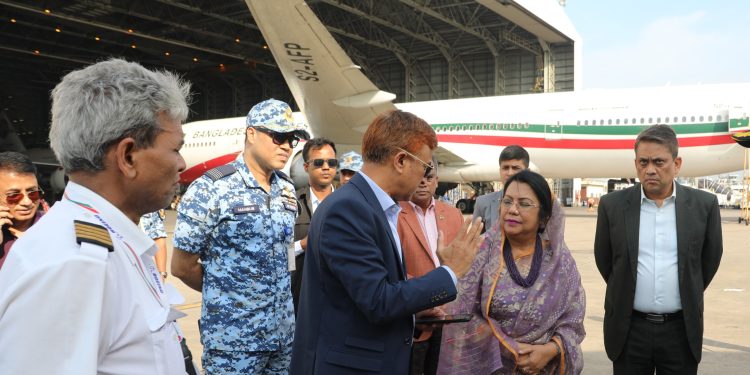 বিমানবন্দরে সেবার মানোন্নয়নে জোর: হয়রানিমুক্ত কার্গো ব্যবস্থাপনা ও দ্রুত  BG 202 (B789) এর হাইড্রলিক সিস্টেম মেইনটেন্যান্স সম্পন্ন করার নির্দেশনা বিমানমন্ত্রীর