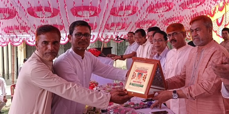 মির্জাপুরে এমপি আবুল কালাম আজাদ সিদ্দিকীকে শিক্ষক সমিতির সংবর্ধনা