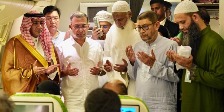 হজ ফ্লাইট উদ্বোধন করলেন প্রধানমন্ত্রী, দেশ ও জাতির কল্যাণে চাইলেন দোয়া
