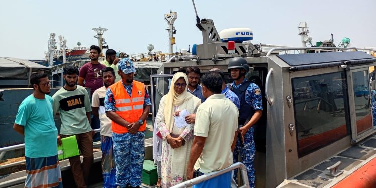 নৌপরিবহন অধিদপ্তর কতৃক কর্ণফুলী নদীতে মোবাইল কোর্ট পরিচালনা, ১১টি মামলায় অর্থদণ্ড