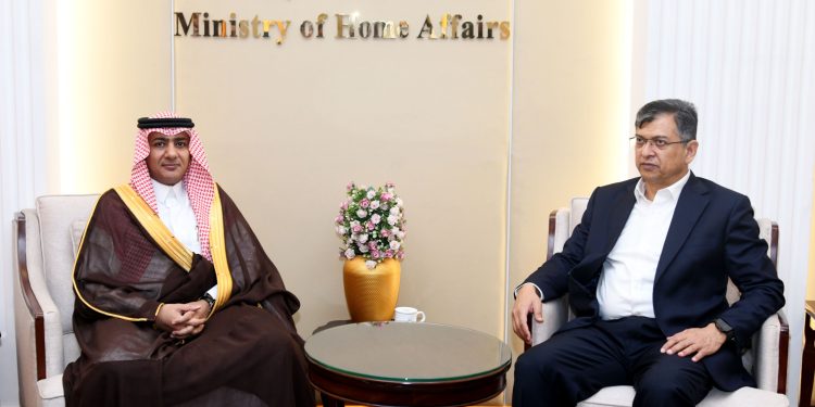 স্বরাষ্ট্রমন্ত্রীর সঙ্গে সৌদি রাষ্ট্রদূতের সৌজন্য সাক্ষাৎ