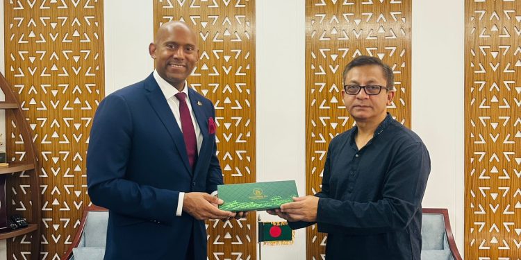 বাণিজ্যমন্ত্রীর সাথে কানাডার হাইকমিশনার এর বৈঠক