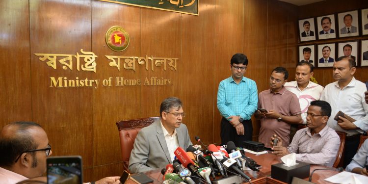 রামিসা হত্যা ও ধর্ষণ মামলার চার্জশিট সংক্ষিপ্ত সময়ের মধ্যে দাখিলের আশ্বাস স্বরাষ্ট্রমন্ত্রীর