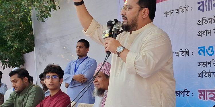 তৃণমূলে ঈদের আনন্দ ছড়ালেন ভূমি প্রতিমন্ত্রী ব্যারিস্টার মীর হেলাল: শান্তি, সাম্য ও সম্প্রীতির হাটহাজারী গড়ার অঙ্গীকার