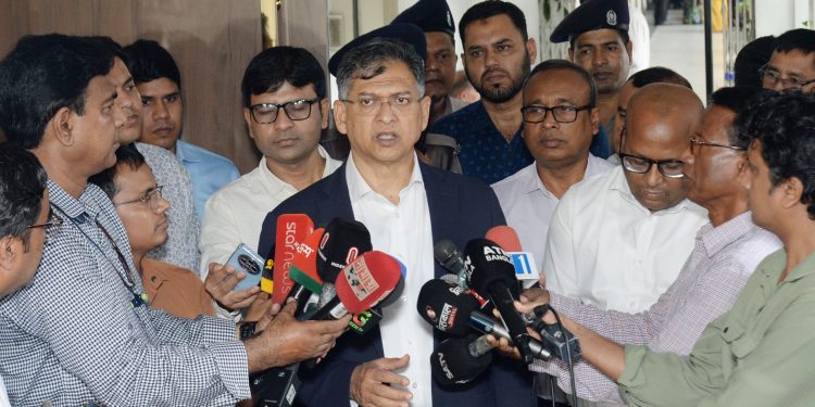 অপরাধ দমনে ভালো কাজের জন্য পুরস্কার ও গাফিলতিতে তিরস্কারের নীতি বহাল থাকবে: স্বরাষ্ট্রমন্ত্রী