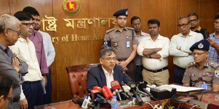 নৈতিক মনোবল বৃদ্ধির মাধ্যমে পুলিশ বাহিনীকে আরও জনবান্ধব করা হচ্ছে: স্বরাষ্ট্রমন্ত্রী