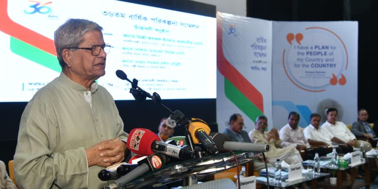 রাজনৈতিক বিতর্ক নয়, গবেষণা ও উদ্ভাবনে গুরুত্ব দেওয়ার আহ্বান স্থানীয় সরকার মন্ত্রীর