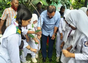 প্রতিটি শিক্ষার্থীকে একটি করে গাছ লাগানোর আহ্বান প্রতিমন্ত্রী আমিনুল হকের